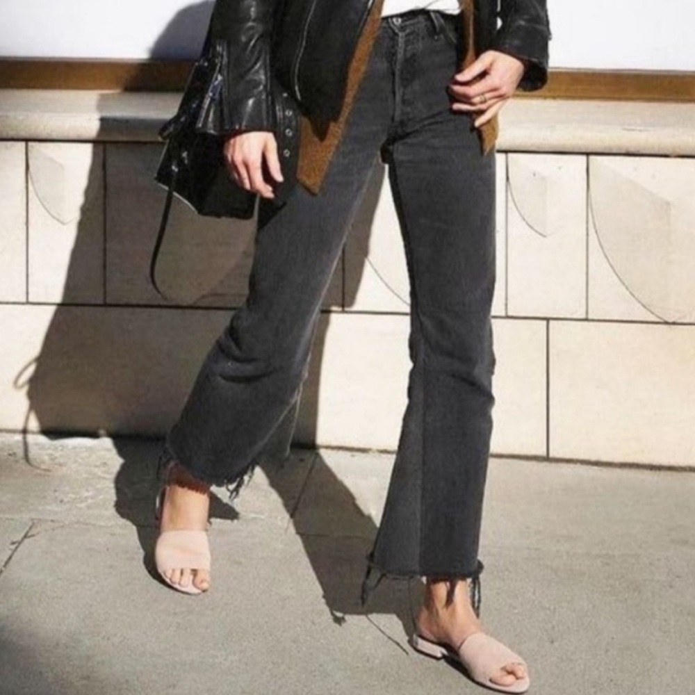 SOLD* RE/DONE Levi's Leandra High Rise Crop Flare
Jeans Black with Grey- Size 28